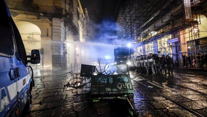 anarhisti-ciljaju-melonijevu:-italijanski-pokret-koji-je-u-torinu-napravio-haos-na-otvaranju-zoi-pretnja-premijerki