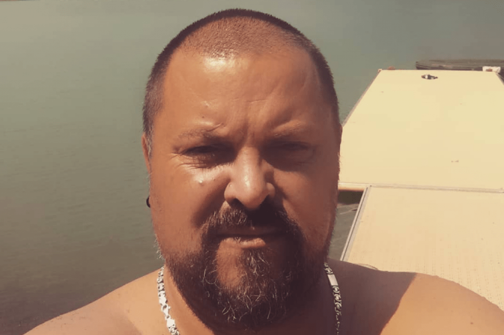 ovo-je-pevac-ciji-je-sin-nastradao-u-sarajevu:-imao-je-samo-jednu-zelju-vezanu-za-crvenu-zvezdu! ovo-je-pevac-ciji-je-sin-nastradao-u-sarajevu:-imao-je-samo-jednu-zelju-vezanu-za-crvenu-zvezdu!