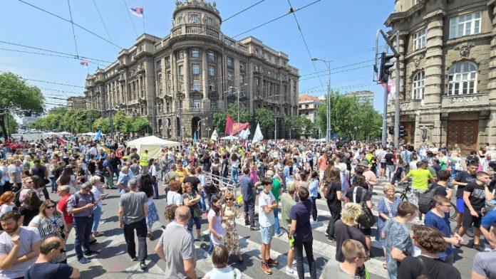 nastavlja-se-“tuca”-medu-blokaderima!-svim-silama-udarili-po-poljoprivrednicima-koji-blokiraju-puteve:-“lupetaju!-odbijte-da-budete-intelektualne-lenstine!”