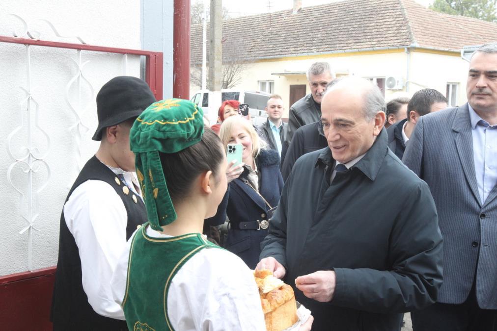 sela-za-primer:-ministar-krkobabic-posetio-sela-nove-crnje-i-srednjebanatskog-okruga sela-za-primer:-ministar-krkobabic-posetio-sela-nove-crnje-i-srednjebanatskog-okruga