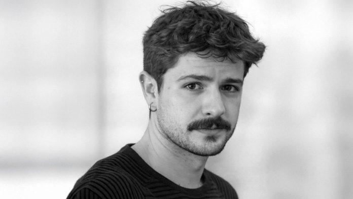 brat-blizanac-naslutio-tragediju-muk-i-sveca-u-studentskom-domu-mladica-(23)-koji-je-poginuo-nakon-iskakanja-tramvaja:-sutra-proglasen-dan-zalosti-u-sarajevu