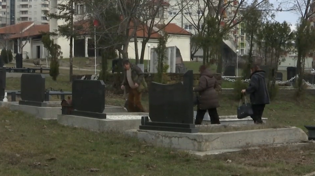 Свештеник-Арсић:-У-Приштини-мало-људи-долази-да-посети-гробове-својих-предака Свештеник-Арсић:-У-Приштини-мало-људи-долази-да-посети-гробове-својих-предака