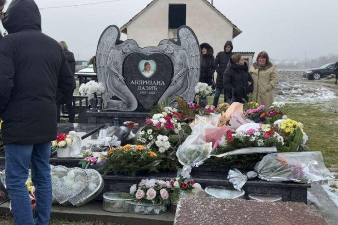 otac-nase-pevacice-na-cerkinom-grobu-se-rasuo-u-komade:-region-u-suzama-zbog-tragedije-koja-je-zadesila-porodicu!-(foto)