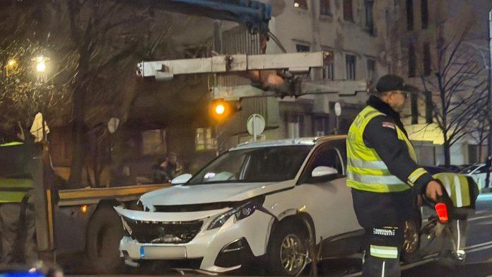saobracajna-nesreca-u-centru-beograda-policija-i-hitna-pomoc-intervenisale:-jedna-osoba-povredena