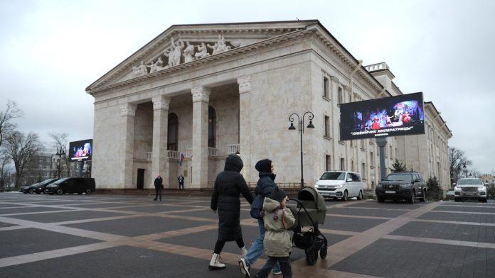 “ovako-izgleda-rusifikacija”-moskva-sipa-milijarde-u-obnovu-razorenog-grada,-ukrajinci-u-soku:-bljestave-zgrade-i-prazna-obecanja