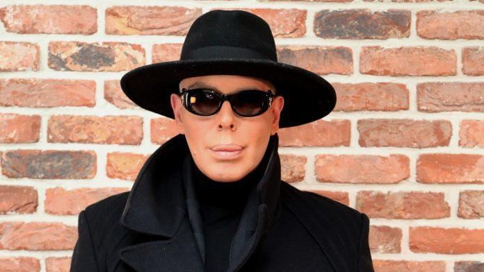 (foto)-ovo-su-roditelji-bokija-13-majka-prava-gospoda-u-mocnoj-bundi,-a-otac-imao-problem-da-prihvati-sina:-evo-kako-izgledaju