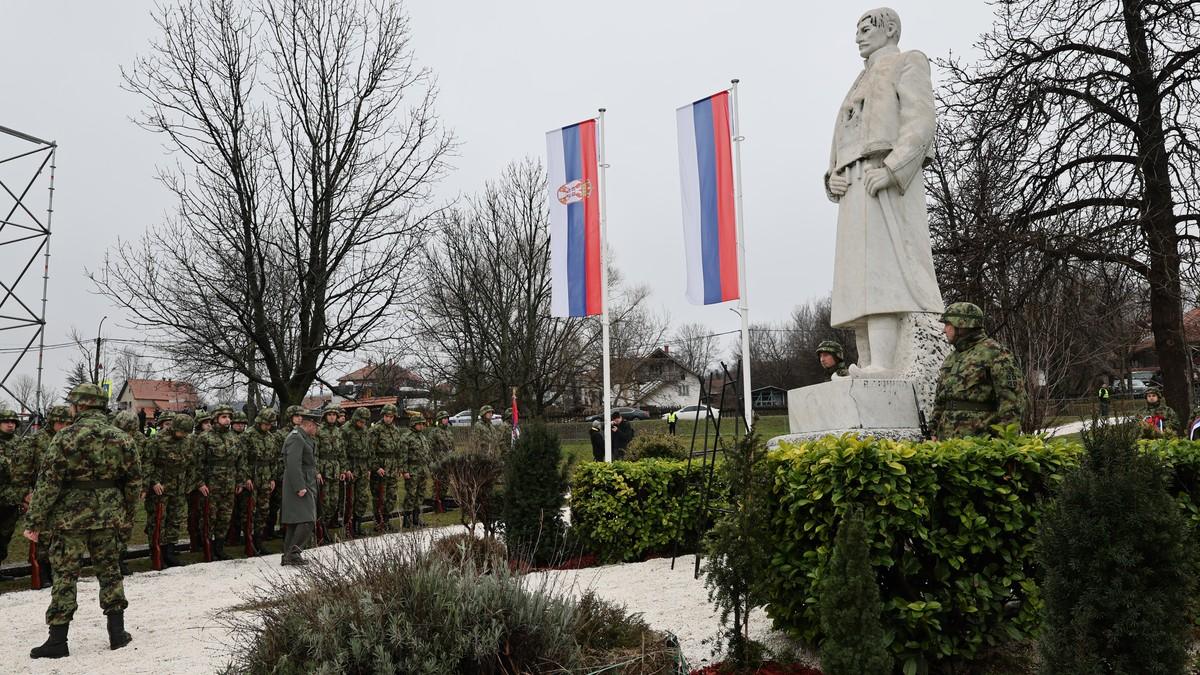 “penzije-i-plate-su-najvise-u-istoriji”-macut-na-drzavnoj-ceremoniji-povodom-dana-drzavnosti-srbije-u-orascu:-“ocekuju-nas-jos-bolja-vremena”-(foto,-video) “penzije-i-plate-su-najvise-u-istoriji”-macut-na-drzavnoj-ceremoniji-povodom-dana-drzavnosti-srbije-u-orascu:-“ocekuju-nas-jos-bolja-vremena”-(foto,-video)
