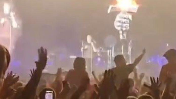 ustaski-pozdrav-sad-odzvanja-i-kroz-bih!-jezive-scene-na-koncertu-tompsona-u-sirokom-brijegu:-nacisticko-salutiranje-publike-sokiralo-region