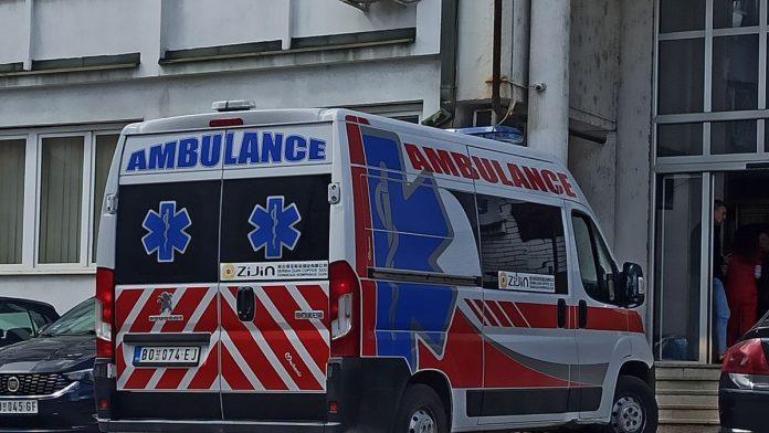 otkriveno-u-kakvom-je-stanju-devojcica-(13)-koju-je-kolima-udario-tinejdzer-kod-galerije-naleteo-na-nju-bmw-om,-hitna-pomoc-odmah-reagovala