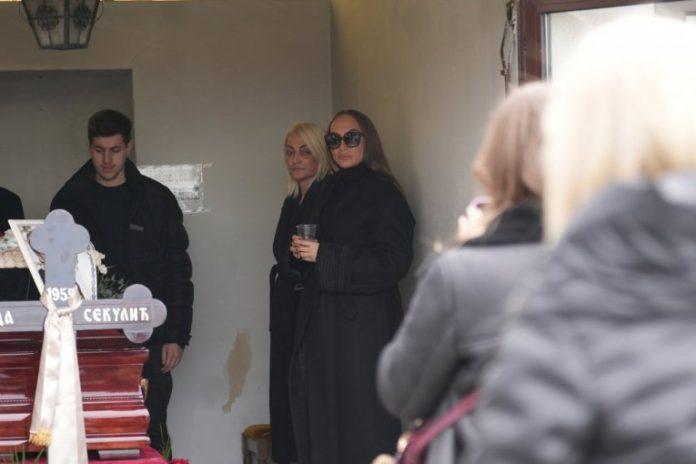 cela-nacija-u-suzama-zbog-goge-sekulic!-ono-sto-je-usledilo-nakon-sahrane-majke-ce-vas-razoriti!