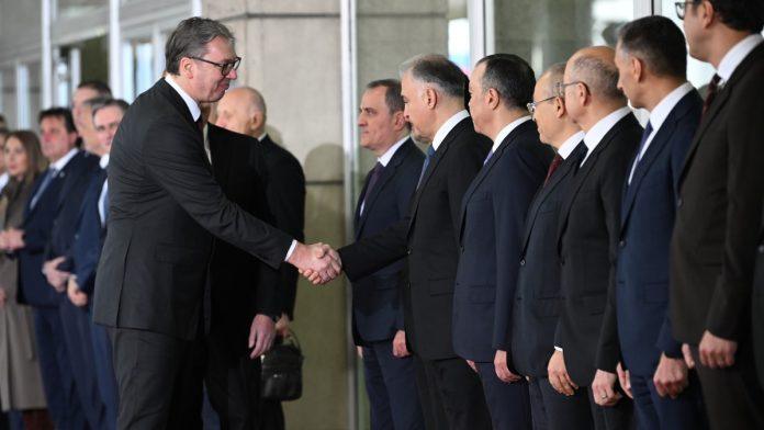 “verujem-u-nase-stratesko-partnerstvo”-vucic-i-alijev-odrzali-sastanak,-zavrsena-sednica-saveta-dve-zemlje:-“ti-rezultati-doprinose-prosperitetu-srbije-i-azerbejdzana”-(foto,-video)