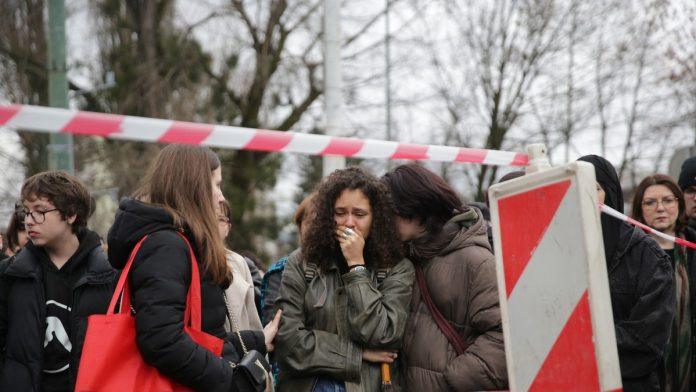 (video)-napeto-na-protestu-u-sarajevu-zbog-tramvajske-nesrece:-guranje-sa-policijom,-premijer-kantona-podneo-ostavku