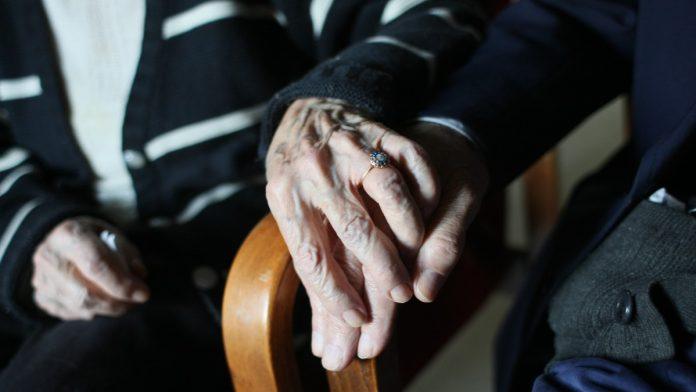 “ljubav-koja-je-trajala-do-poslednjeg-daha!”-smajici-proveli-zivot-zajedno-pa-preminuli-u-86.-godini-–-u-razmaku-od-24-sata:-dirljiva-sahrana-odrzana-isti-dan-(foto)