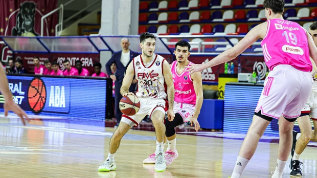 Барна-водио-ФМП-до-победе-у-београдском-дербију-–-живи-нада-за-четвртфинале-АБА-лиге