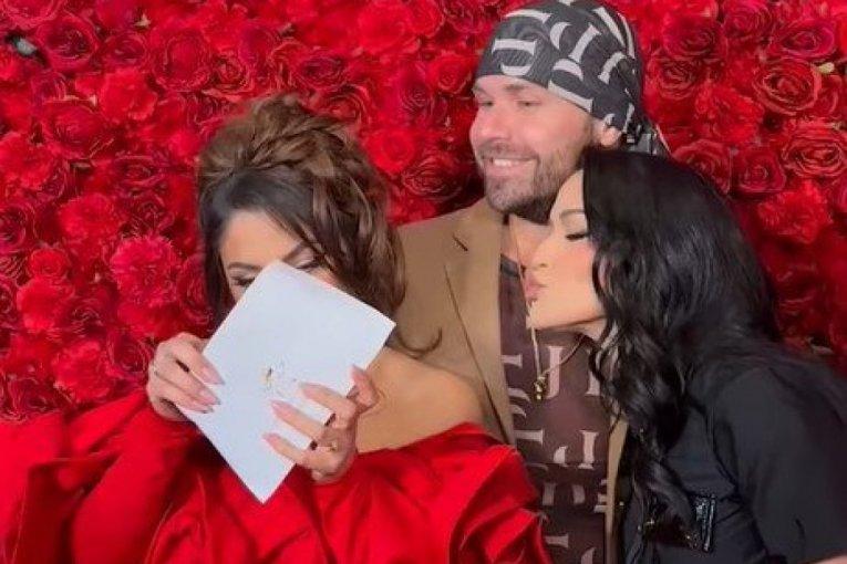 citava-estrada-se-sjatila-na-promociju-nadice-ademov!-o-punoj-koverti-svi-bruje,-a-evo-ko-je-zvezda-veceri!-(video,-galerija) citava-estrada-se-sjatila-na-promociju-nadice-ademov!-o-punoj-koverti-svi-bruje,-a-evo-ko-je-zvezda-veceri!-(video,-galerija)