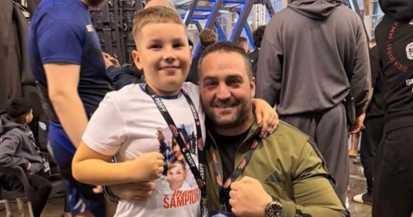 zbog-malog-bogdana-place-cela-srbija:-osvojio-zlato-na-ep-pa-pokazao-ka-majci-–-na-nebo-/video/ zbog-malog-bogdana-place-cela-srbija:-osvojio-zlato-na-ep-pa-pokazao-ka-majci-–-na-nebo-/video/