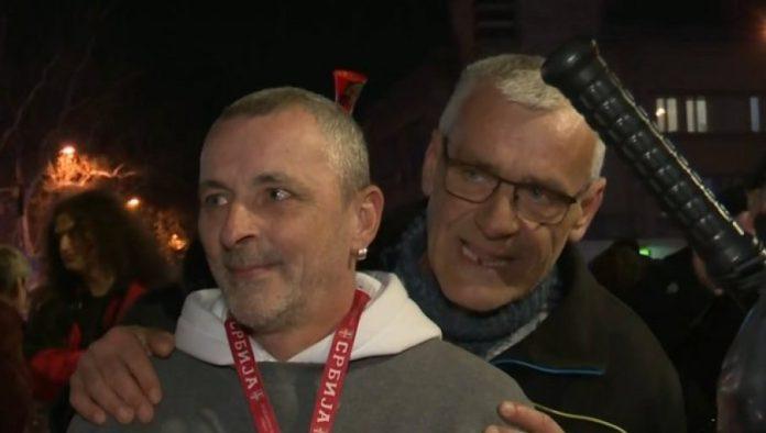 “bicete-prvi-jahani,-videcete”-blokader-jacimovic-iz-novog-sada-brutalno-preti-novinarima-i-vecinskoj-srbiji