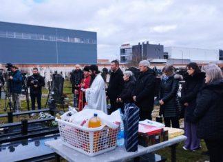 “OVO JE JEDINO ŠTO NAM JE OSTALO” Pomenom na groblju i parastosom u Lapljem selu obeleženo 25 godina od pogibije putnika autobusa Niš-ekspresa “ovo-je-jedino-sto-nam-je-ostalo”-pomenom-na-groblju-i-parastosom-u-lapljem-selu-obelezeno-25-godina-od-pogibije-putnika-autobusa-nis-ekspresa