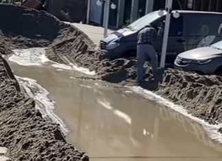 (VIDEO) MORE PROGUTALO PLAŽE NA OMILJENOM LETOVALIŠTU SRBA Snimak iz Paralije ljudi gledaju u neverici, nevreme “POJELO” ULICE I AUTOMOBILE (video)-more-progutalo-plaze-na-omiljenom-letovalistu-srba-snimak-iz-paralije-ljudi-gledaju-u-neverici,-nevreme-“pojelo”-ulice-i-automobile