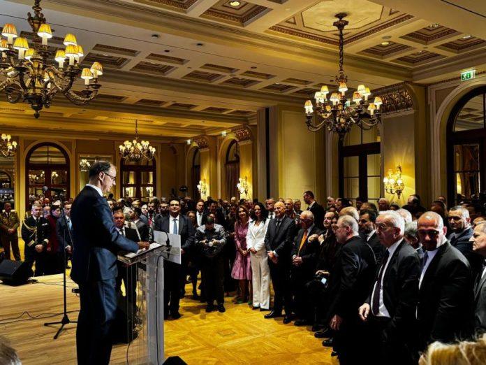 premijer-macut-u-atini-na-svecanom-prijemu-povodom-dana-drzavnosti:-odnosi-srbije-i-grcke-duboko-ukorenjeni-u-istoriji,-veri-i-zajednickim-vrednostima