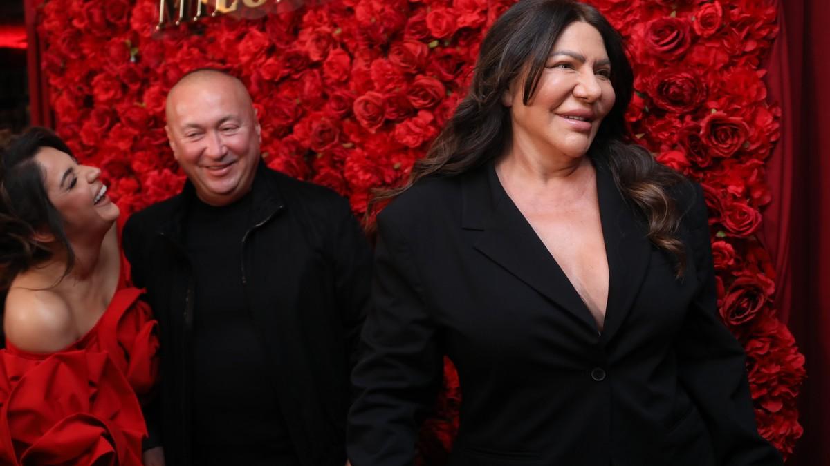 danijeva-slada-nosi-tasnu-koja-kosta-citavo-bogatstvo:-u-ruci-drzi-brendirani-modni-komad-zbog-cije-cene-ce-vam-se-zavrteti-u-glavi-(foto) danijeva-slada-nosi-tasnu-koja-kosta-citavo-bogatstvo:-u-ruci-drzi-brendirani-modni-komad-zbog-cije-cene-ce-vam-se-zavrteti-u-glavi-(foto)