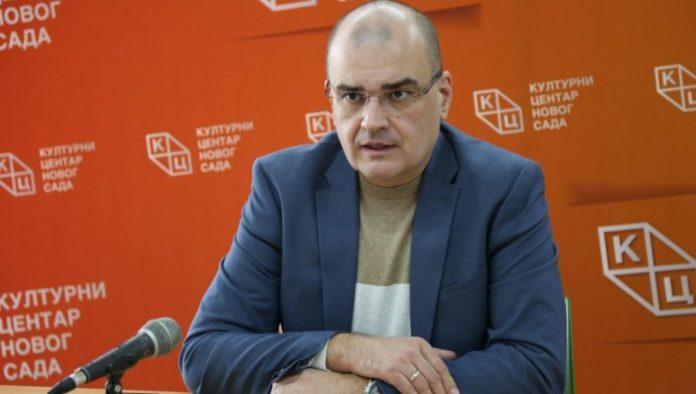 “blokaderi-ce-odgovarati-za-to”-karanovic:-opet-su-snage-obojene-revolucije-organizovale-napad-na-jednu-srpsku-instituciju