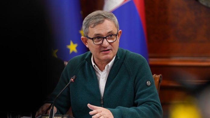 zapelo-oko-4-ultimativna-zahteva!-glamocic-posle-propalih-pregovora:-imali-smo-konstruktivan-dijalog,-uvoz-mleka-ne-mozemo-zabraniti