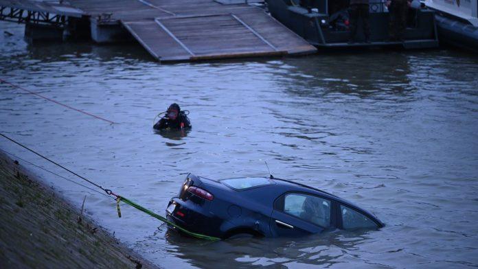 (foto,-video)-“bio-je-pijan”-oglasila-se-baka-mladica-koji-je-sleteo-autom-u-ledeni-dunav-na-adi-huji,-ronioci-izvukli-vozilo:-“juce-je-bio-u-urgentnom…”