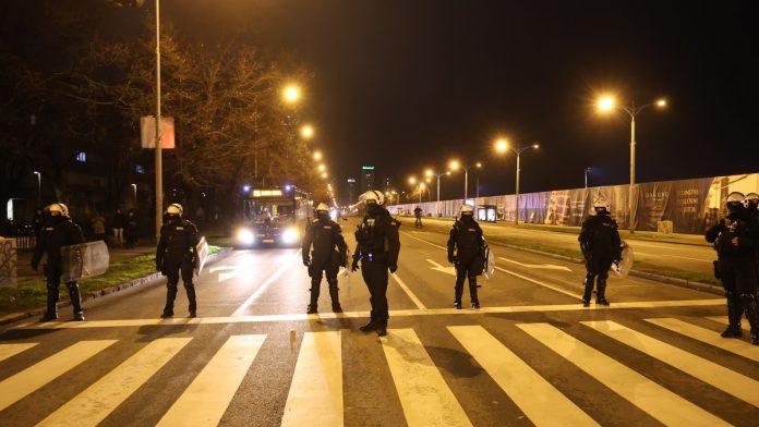 vise-lica-privedeno-kod-usca-tokom-protesta,-blokiran-bulevar-nikole-tesle