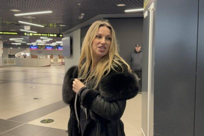 tuca-u-avionu!-rada-manojlovic-prezivela-agoniju!-pijani-muskarac-napravio-haos!-pevacica-otkrila-detalje!