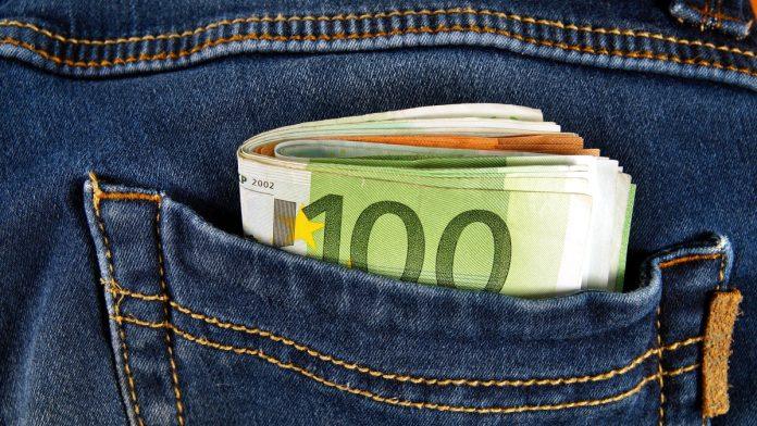 vazno-za-sve-gradane-srbije-koji-putuju-u-hrvatsku:-uvode-se-nova-pravila-za-prijavu-novca-na-granici