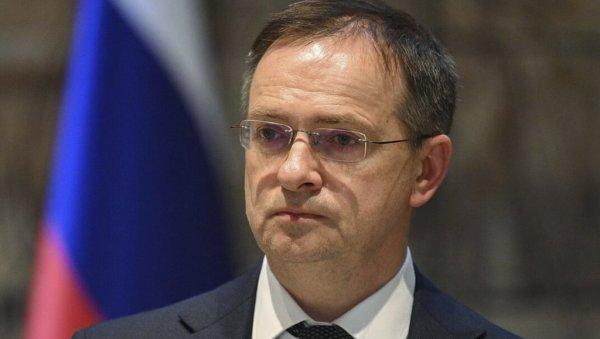 njujork-tajms-objasnio:-evo-zasto-povratak-medinskog-brine-kijev njujork-tajms-objasnio:-evo-zasto-povratak-medinskog-brine-kijev