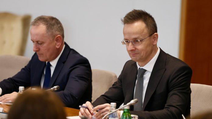 peter-sijarto:-mol-potpisao-prve-ugovore-za-uvoz-ruske-nafte!-hrvati-im-digli-cenu-transporta