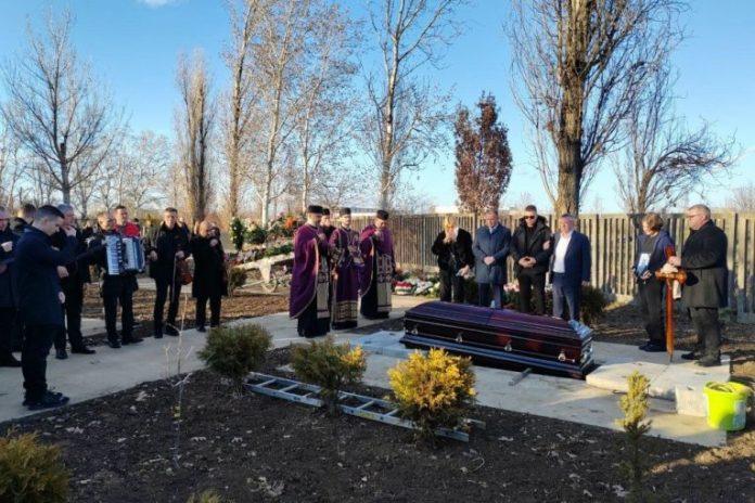 najtezi-momenat-sahrane:-ovako-se-sin-tatjane-jecmenice-oprostio-od-tragicno-stradale-majke!