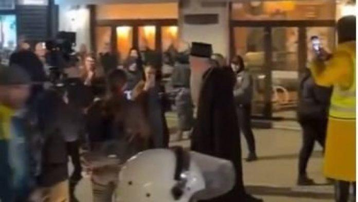 preziru-srbiju-i-sve-sto-je-srpsko-blokaderi-na-najgnusniji-nacin-udarili-na-spc,-vredali-patrijarha-i-napali-mitropolita-joanikija-(video)