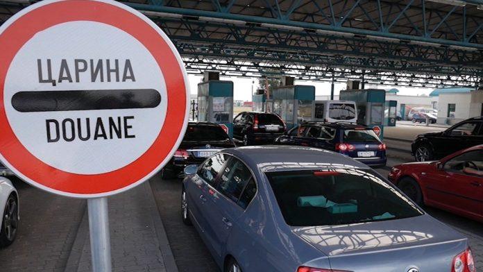 iz-srbije-u-bih-hteo-da-prenese-pet-miliona!-otvorili-mu-auto-na-granici,-pa-videli-gepek-pun-kesa-i-lazna-dokumenta