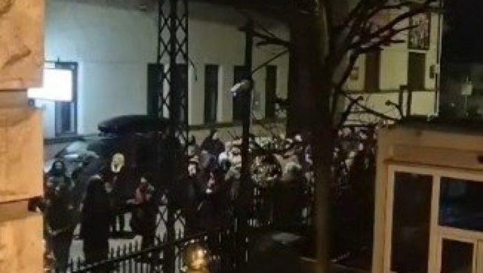 “jos-jednom-su-pokazali-da-su-dno-dna”-tomic-i-duric-nikitovic-o-napadu-na-gasica:-protiv-svega-su-sto-je-srpsko