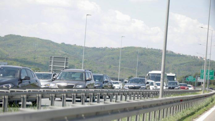 na-auto-putu-ka-nisu-vozi-se-samo-preticajnom-trakom-zbog-udesa,-sudari-i-na-jos-nekoliko-lokacija:-evo-i-kompletnog-spiska-gde-je-danas-kriticno-za-voznju