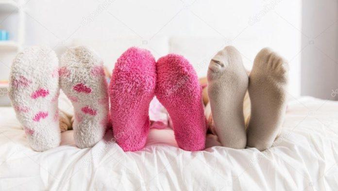 navike:-da-li-je-zdravo-spavati-u-carapama?