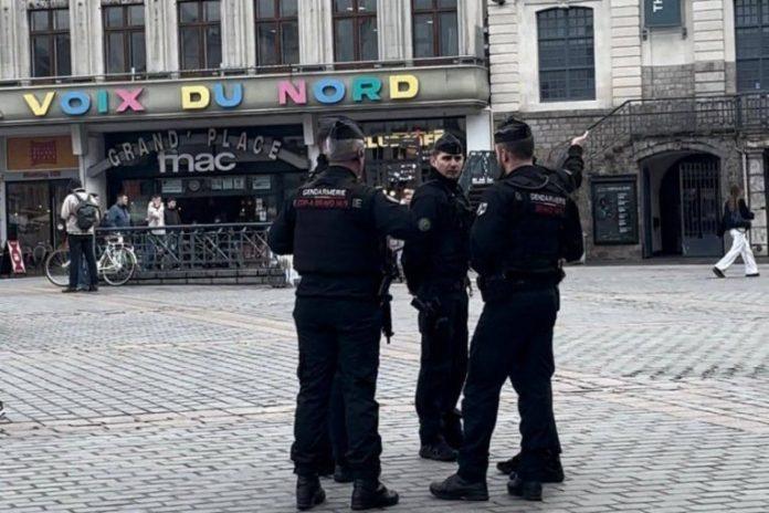 francuzi-se-naoruzali-do-zuba-za-delije:-sta-to-nose-policajci-u-lilu-dok-cekaju-zvezdine-navijace-(video)