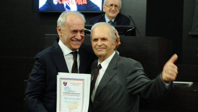 ne-prestaje-borba-za-istinu:-“sloboda”-u-godini-kada-se-navrsavaju-dve-decenije-od-smrti-slobodana-milosevica-dodelila-priznanja