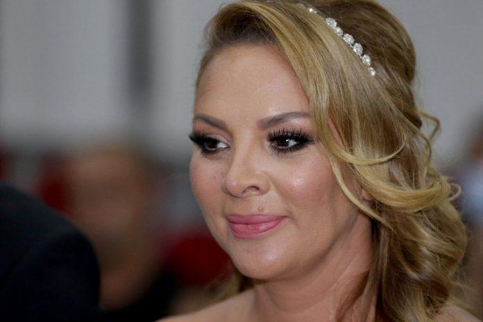 nije-mogla-da-mu-rodi-sina-pa-srusila-dugu-vezu!-reci-nase-pevacice-koje-je-uputila-tadasnjem-decku-seku-poput-zileta!