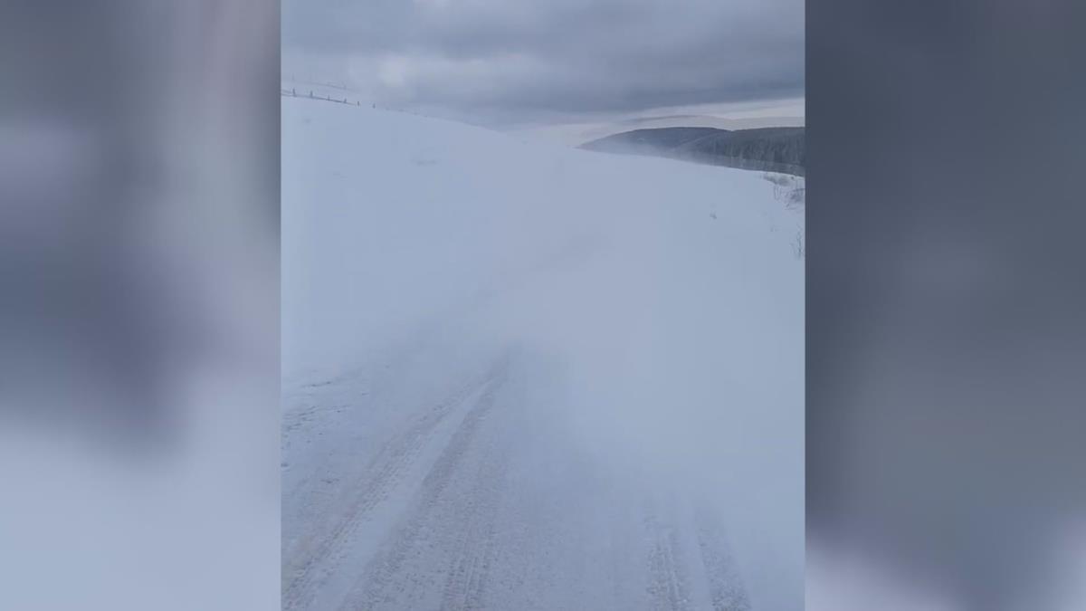 sneg-u-istocnim-i-zapadnim-delovima-srbije!-“putevi-srbije”-izdalo-upozorenje-za-vozace:-kriticne-deonice-u-blizini-ovih-gradova,-put-ka-goliji-neprohodan sneg-u-istocnim-i-zapadnim-delovima-srbije!-“putevi-srbije”-izdalo-upozorenje-za-vozace:-kriticne-deonice-u-blizini-ovih-gradova,-put-ka-goliji-neprohodan