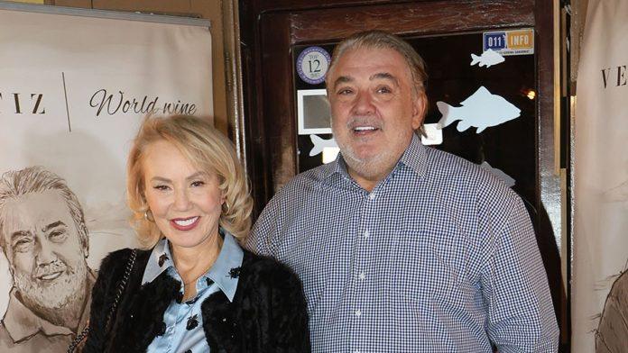 pevac-se-penje-na-sank-i-sto-evo-kako-izgledaju-veselja-u-domu-lepe-brene-i-bobe:-a-evo-sta-se-desava-kada-vecina-ode