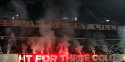 zvezda-izazvala-haos-u-lilu:-navijaci-bakljama-zatrpali-teren-(video) zvezda-izazvala-haos-u-lilu:-navijaci-bakljama-zatrpali-teren-(video)