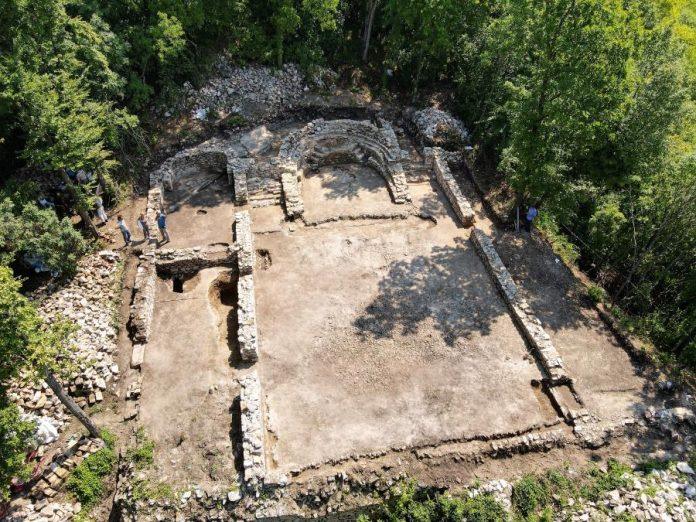 od-kamene-devojke-do-orlovina-mali-zvornik-na-47.-medunarodnom-sajmu-turizma-(foto)