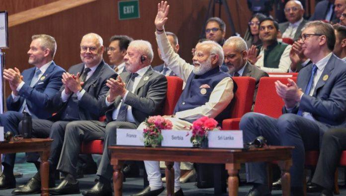 indija-cilja-na-200-milijardi-dolara-investicija:-tezi-da-razvija-tehnologiju-kod-kuce,-a-da-je-primenjuje-sirom-sveta