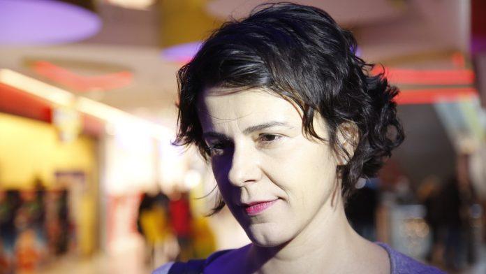 serija-“kazna-za-greh”-se-snima-u-dvorcu-u-srpskoj-crnji-scenaristkinja-natasa-drakulic-o-odluci:-“nista-nije-slucajno-jer-je-jelena-bacic-alimpic-svoj-roman-promovisala-bas-u-ovom-zamku”