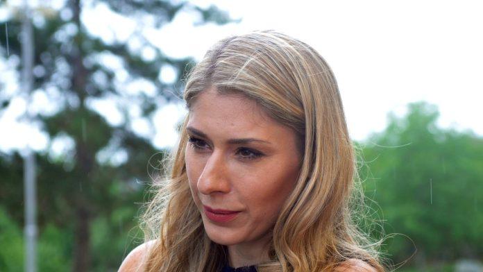 “danas-je-vadila-krv,-cudno-se-ponasala”-kristina-radenkovic-zabrinula-sve-objavom-iz-porodicnog-doma:-evo-sta-se-desava