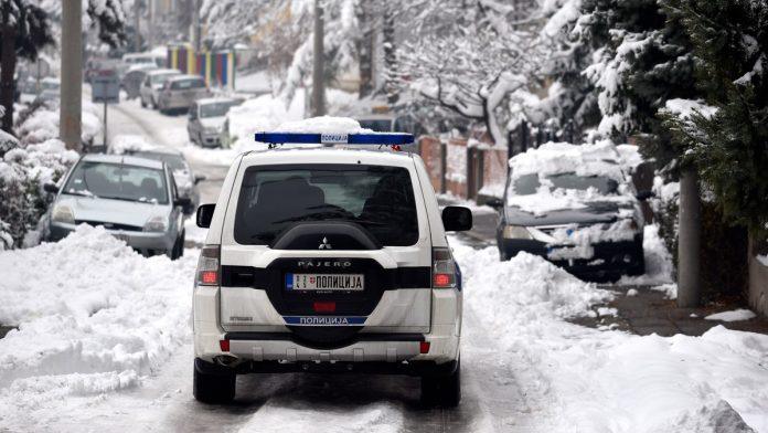 pronasli-mu-74-kilograma-marihuane-policija-uhapsila-muskarca-(32)-u-vranju:-lisice-na-ruke-mu-stavili-tokom-transporta-droge